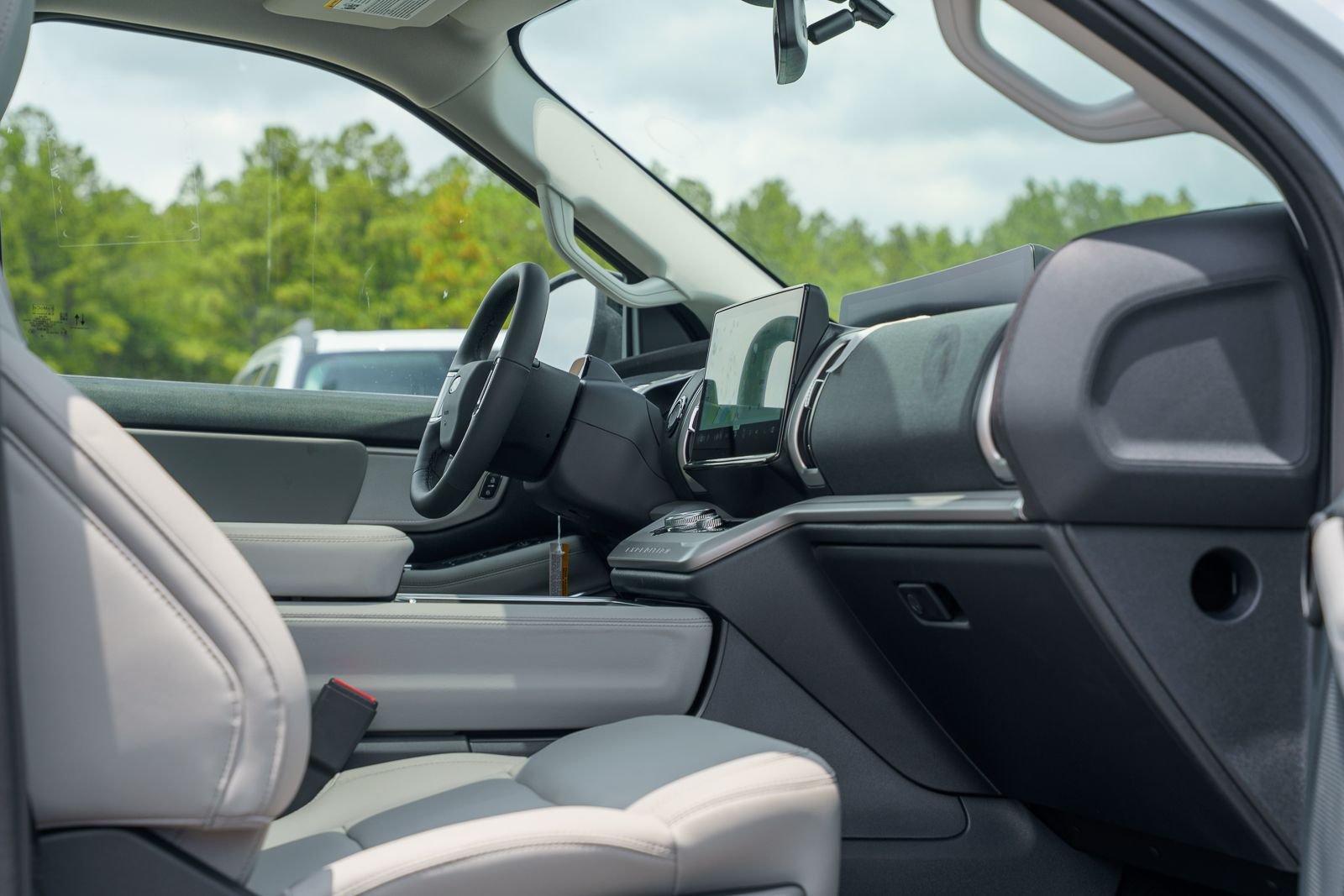 New 2027 Glacier Gray Metallic Tri-Coat Ford Active image 11