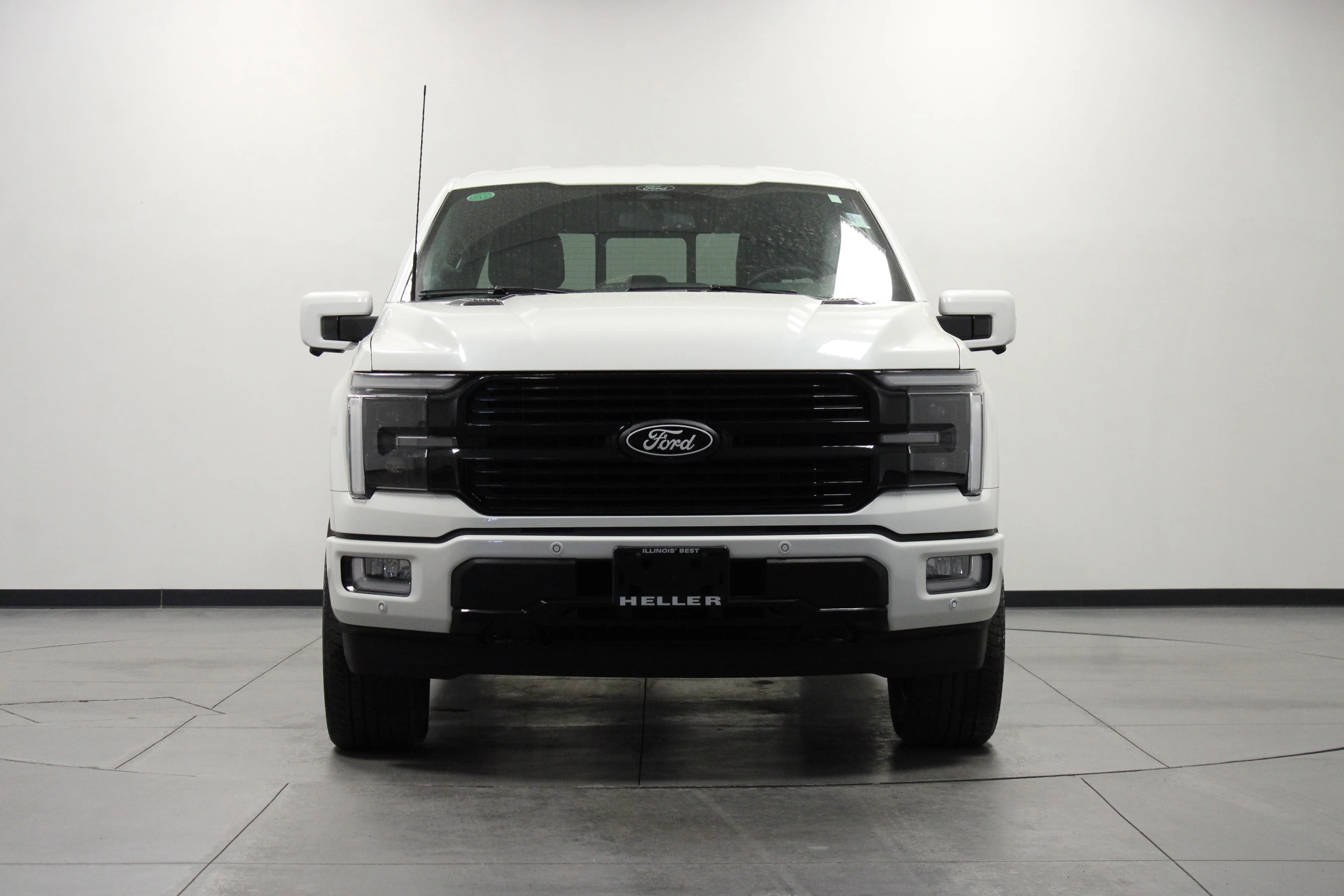 Used 2025 Star White Metallic Tri-Coat Ford Platinum image 9