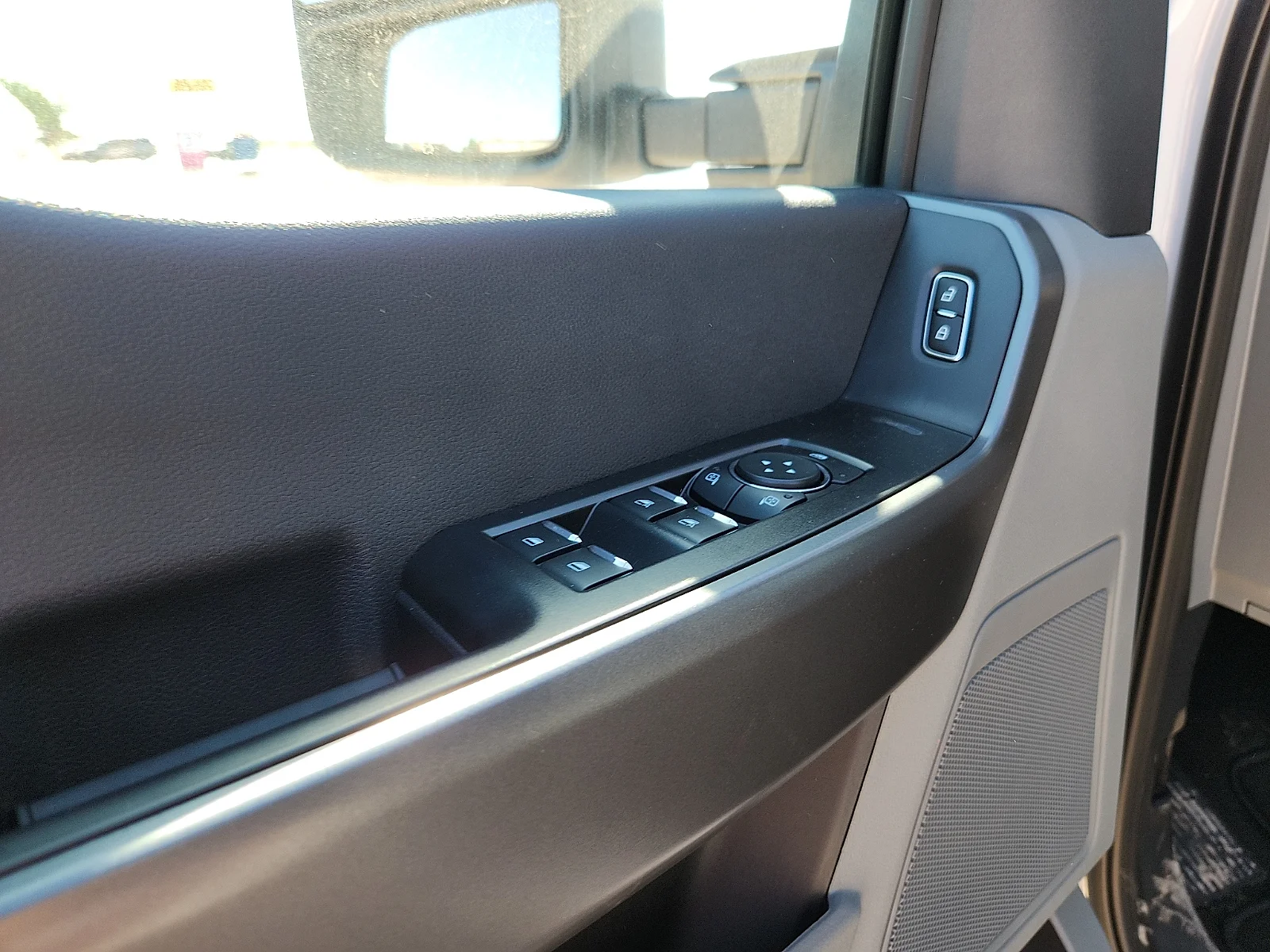 New 2026 Oxford White Ford F-250® XL image 15