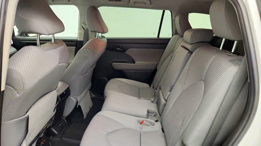 Used 2023 Wind Chill Pearl Toyota Hybrid LE AWD w/ 3-Row Seating & Toyota Safety Sense image 19