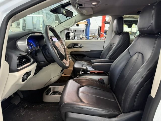 Used 2024 White Chrysler Touring L image 7
