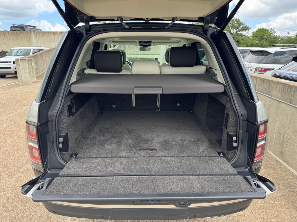 Used 2020 Black Land Rover HSE image 8