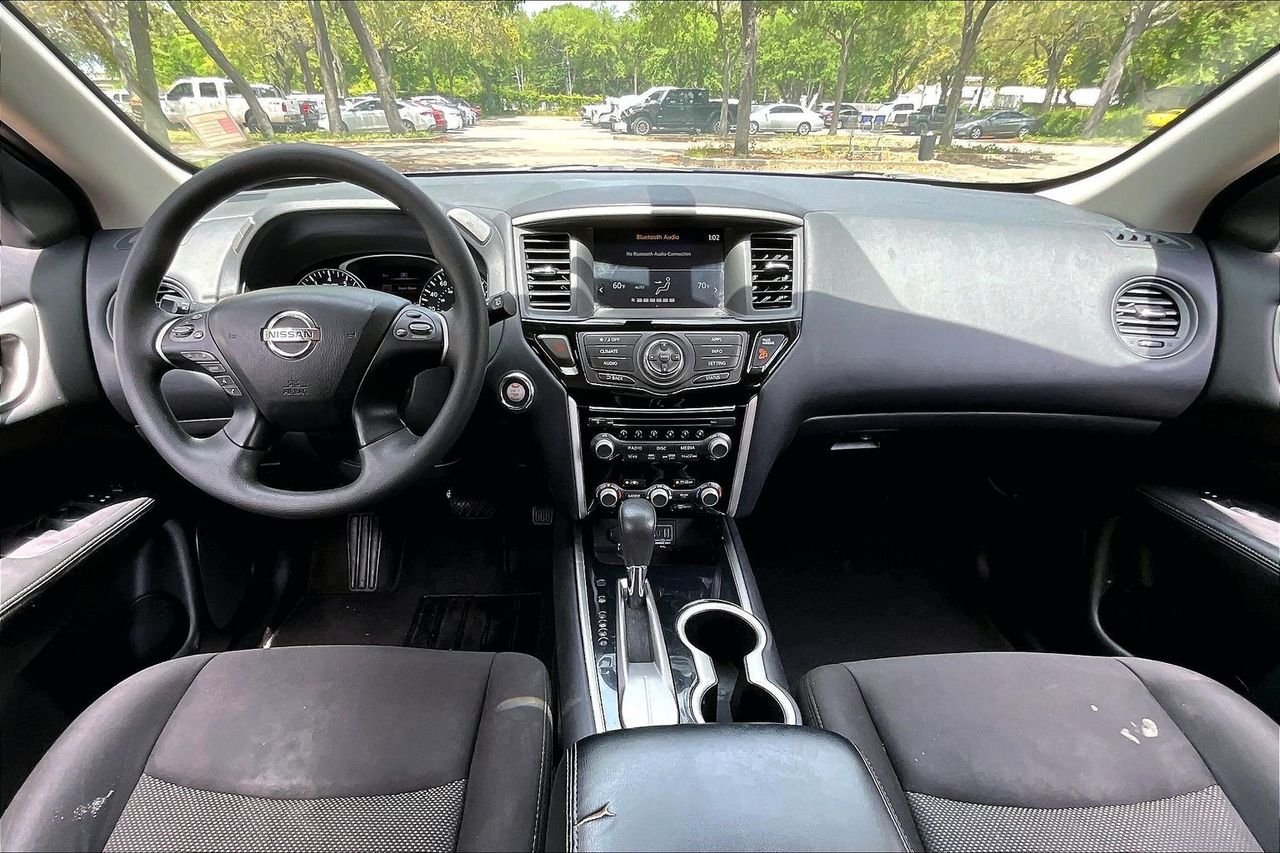 Used 2020 Blue Nissan S image 7