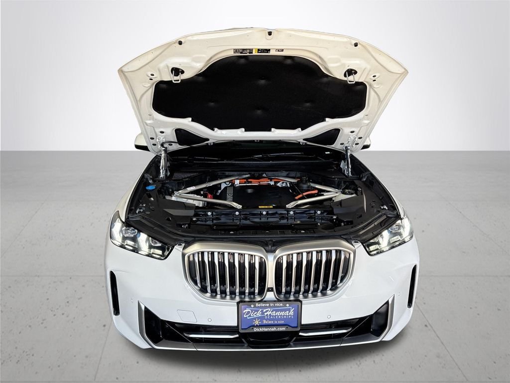 Used 2025 Alpine White BMW xDrive50e image 23