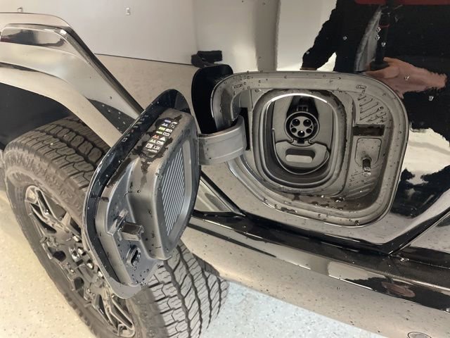 2025 GMC HUMMER EV 2X - Photo 35