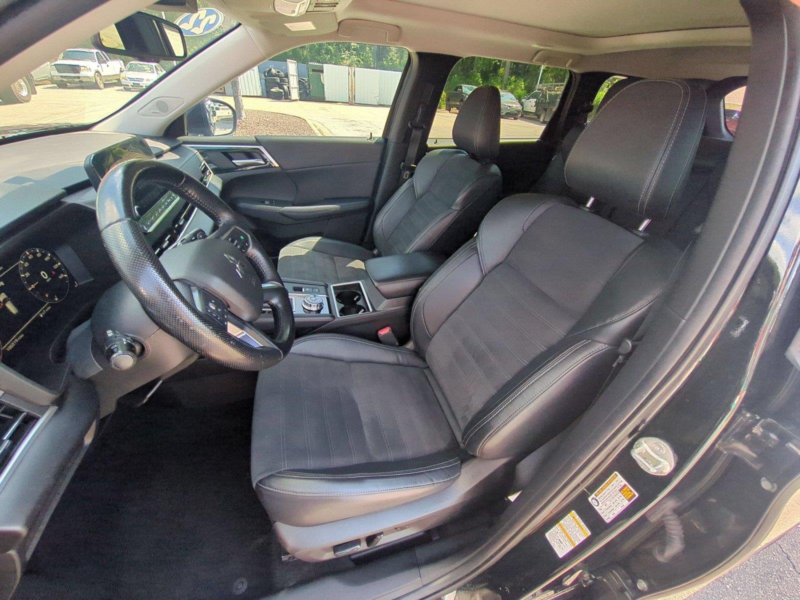 Used 2022 Labrador Black Pearl Mitsubishi SE image 18