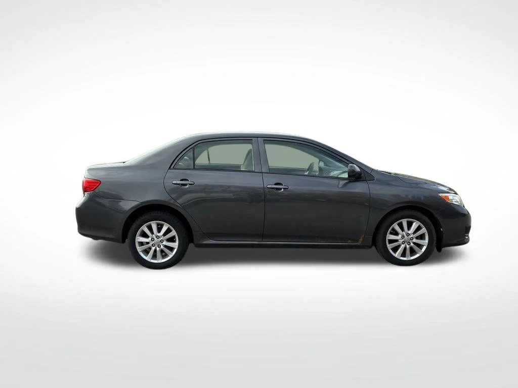 Used 2009 Gray Toyota LE image 5