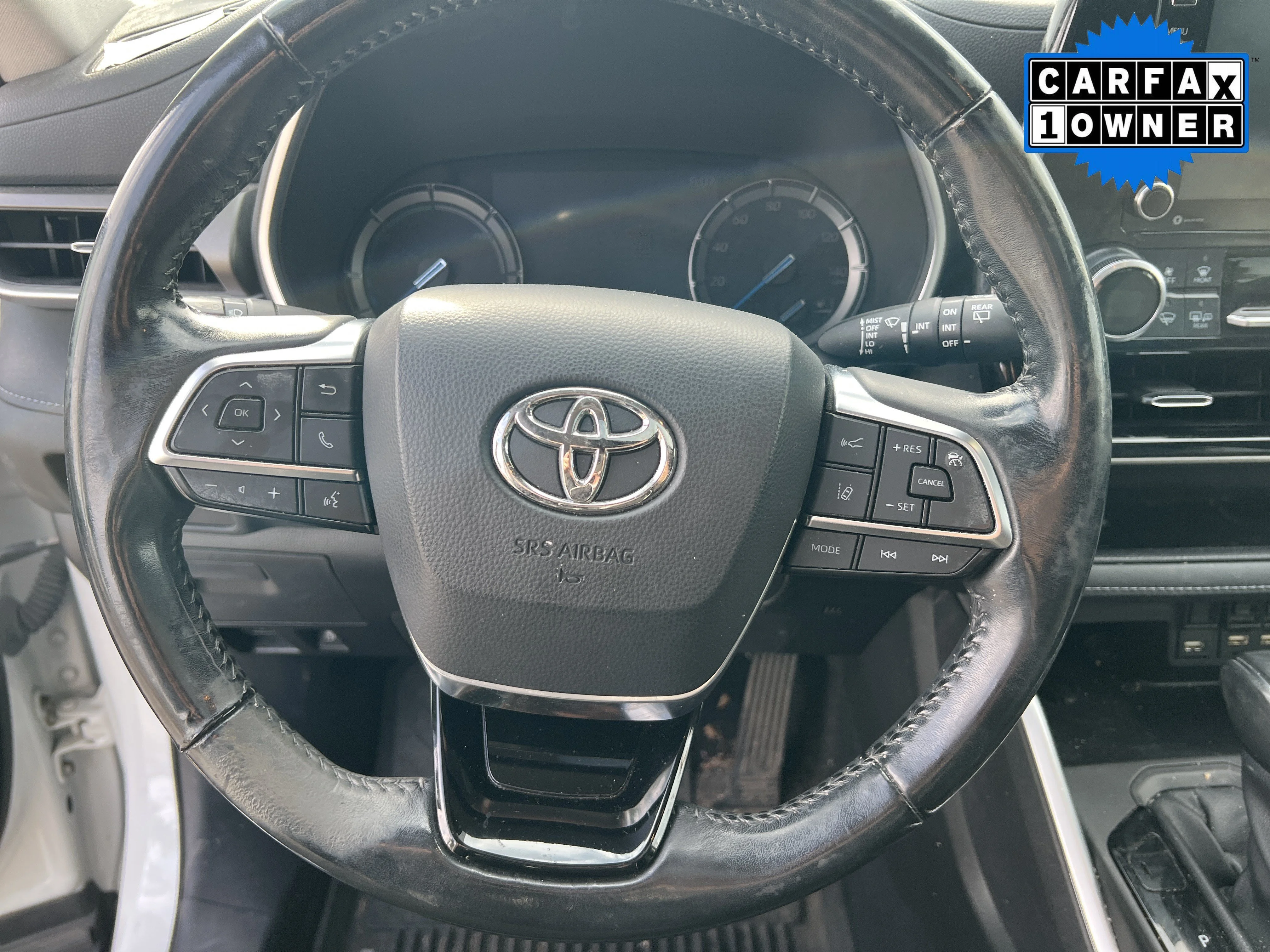 Used 2020 Blizzard Pearl Toyota Hybrid XLE image 8