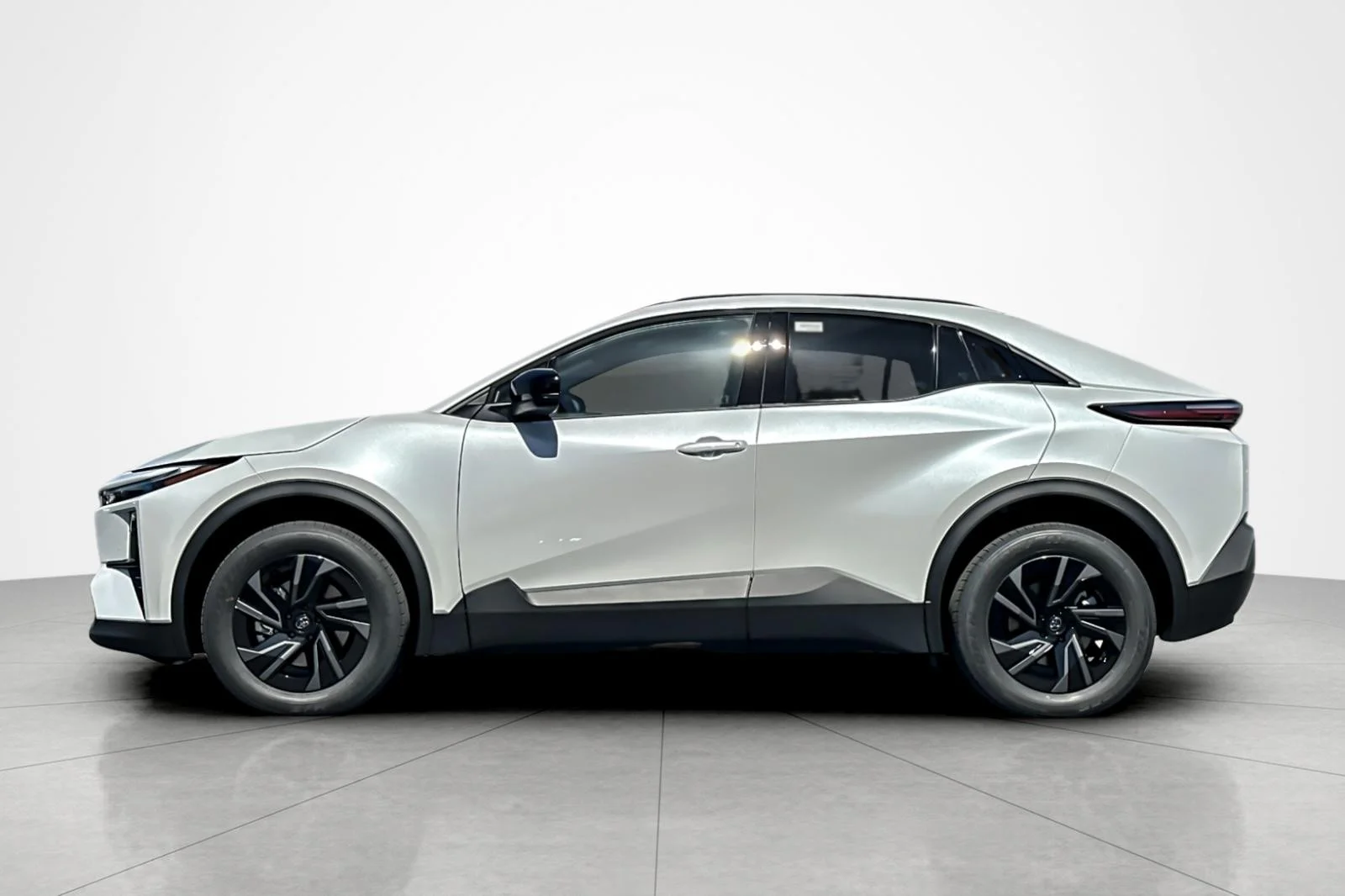 New 2026 Wind Chill Pearl <sup>1</sup> Toyota  SE image 2