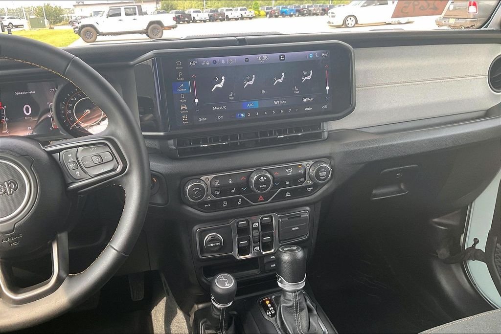 Used 2024  Jeep Sport S image 6