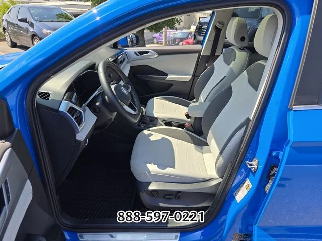 Used 2025 Blue Volkswagen 1.5T SE image 10