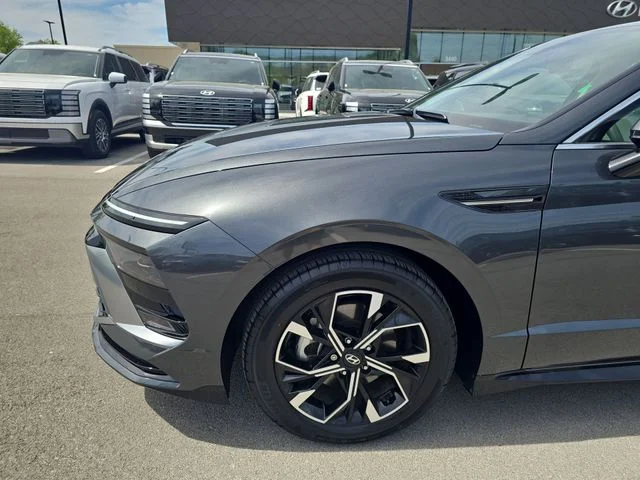 Used 2025 Gray Hyundai SEL image 10