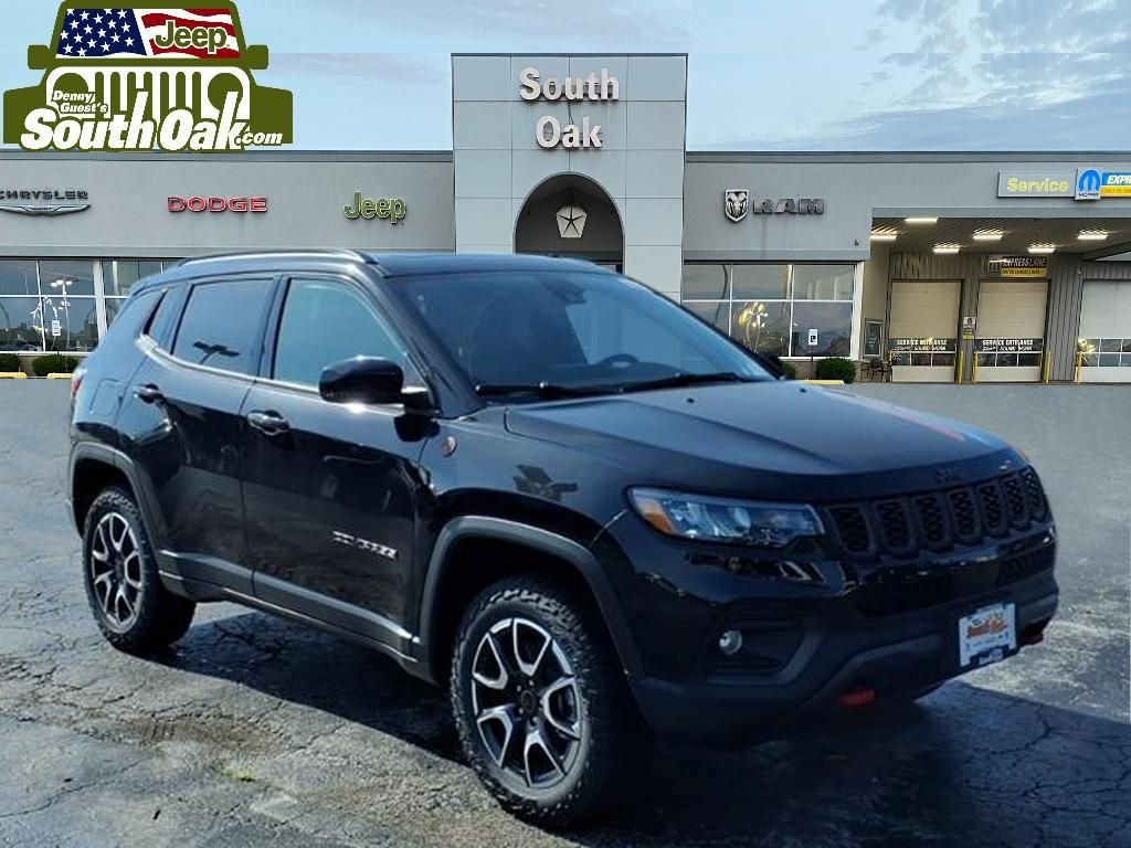 New 2026 Diamond Black Crystal Pearl-Coat Exterior Paint Jeep Trailhawk image 1