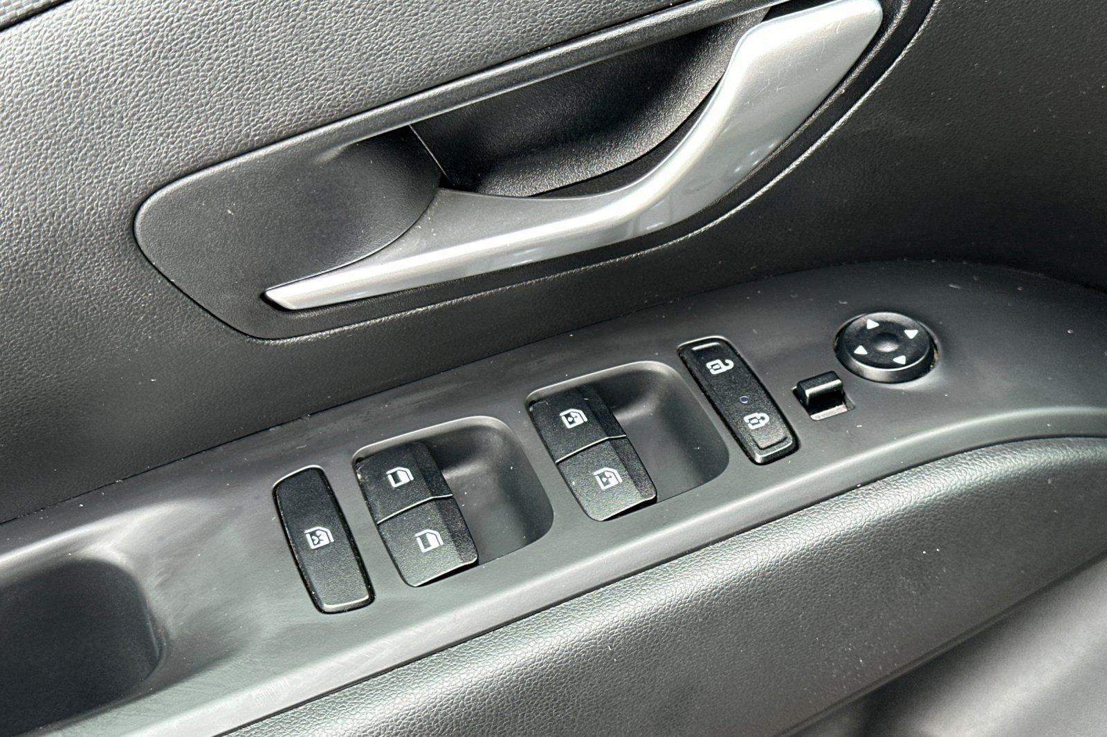 Used 2024 Black Hyundai SEL image 12