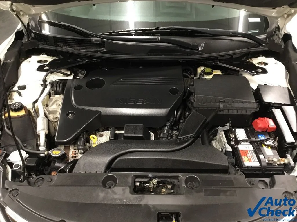 Used 2016 White Nissan 2.5 SV image 42
