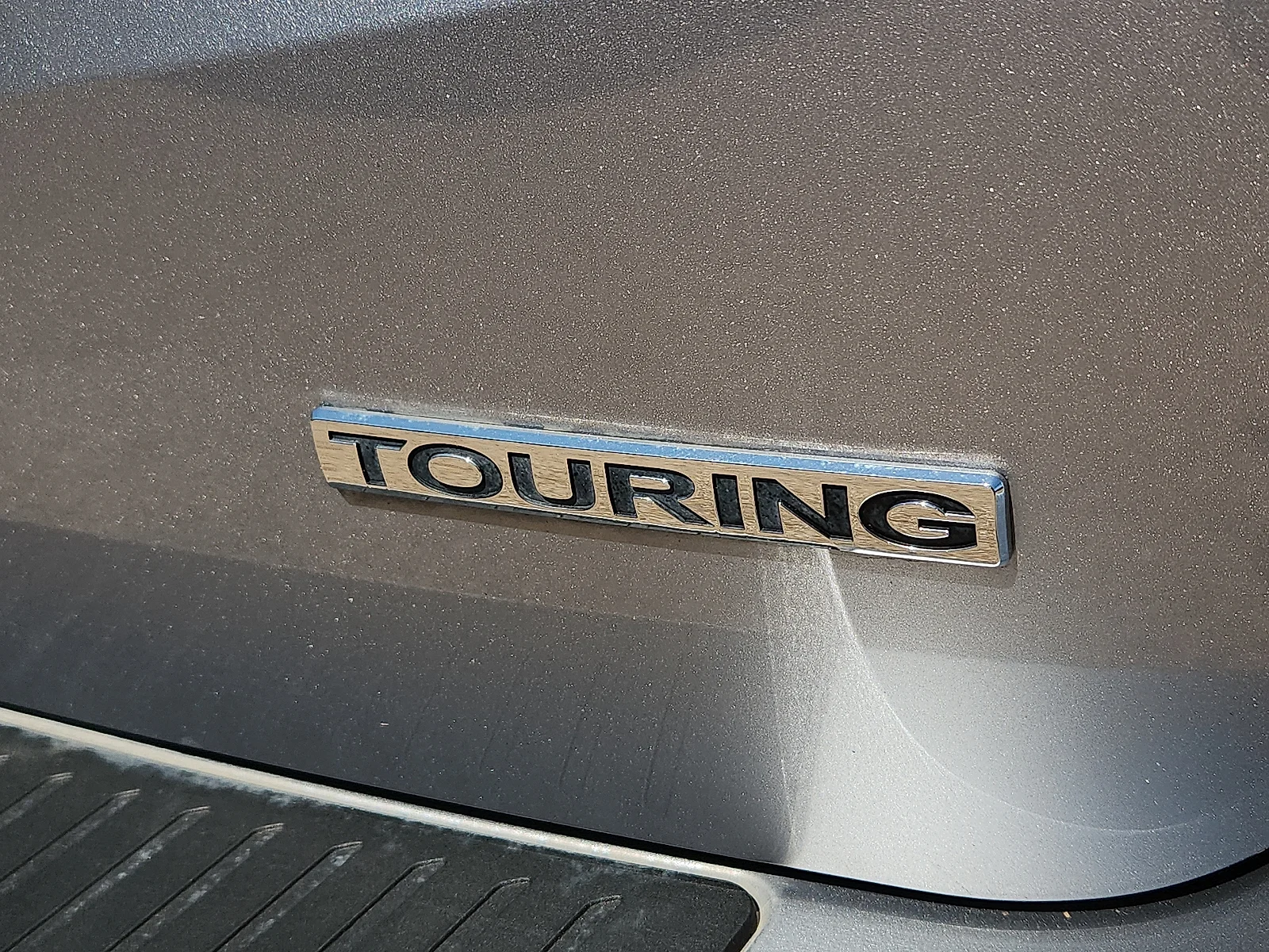 Used 2018 Lunar Silver Metallic Honda Touring image 9