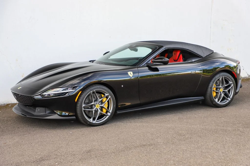 Used 2025 Nero Ferrari Spider image 19