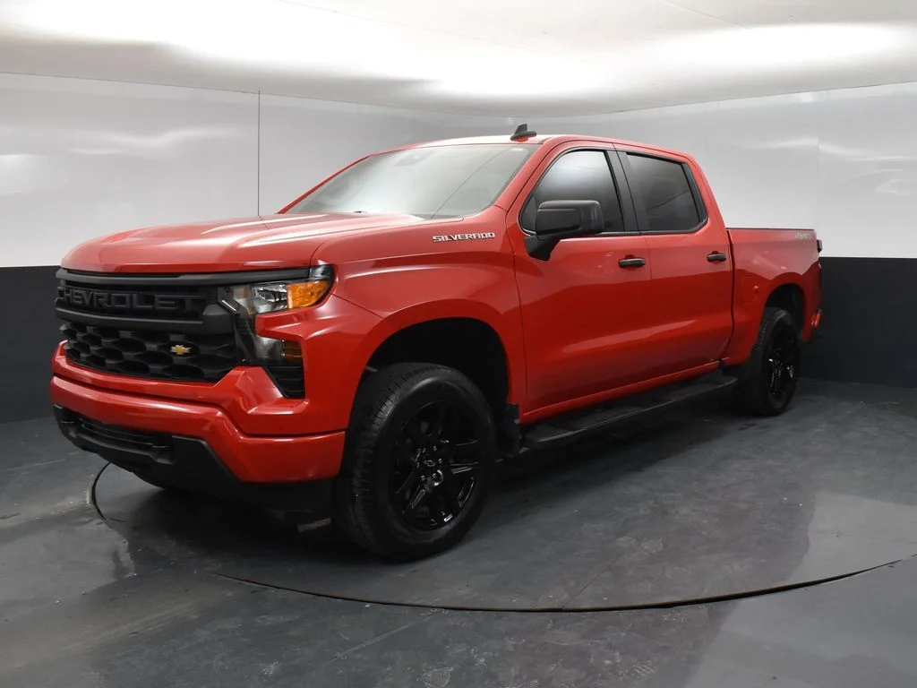 Used 2022 Red Chevrolet Custom image 5