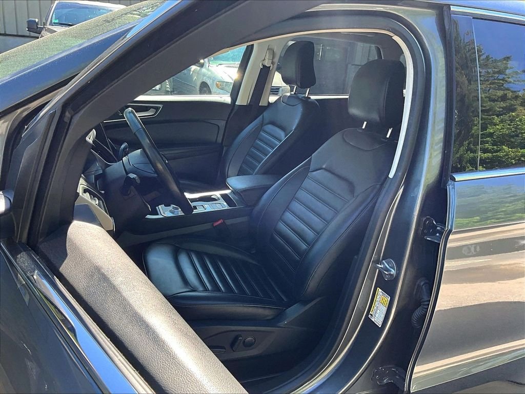 Used 2023 Gray Ford SEL image 10