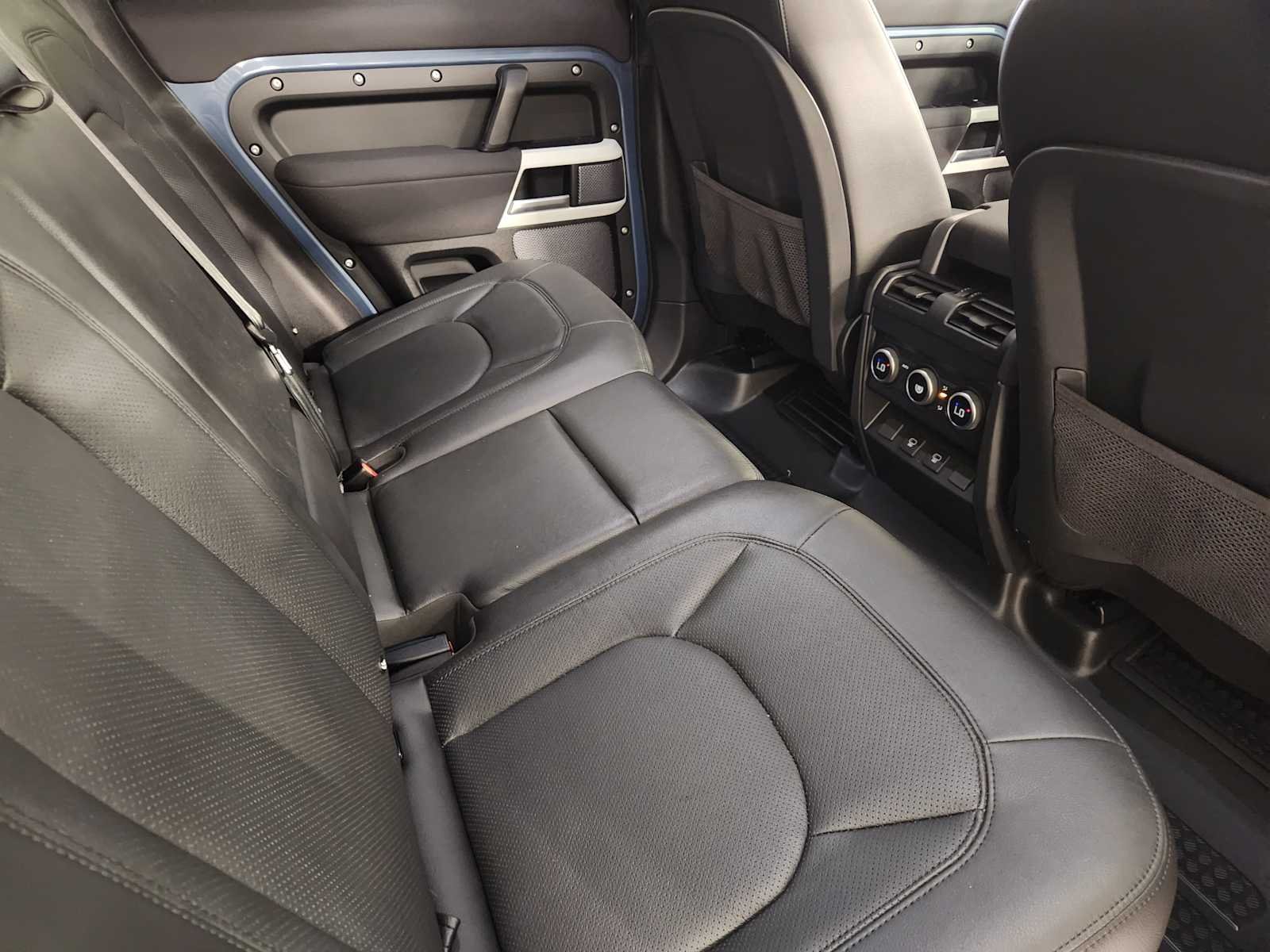 Used 2023 Tasman Blue Metallic Land Rover S image 31