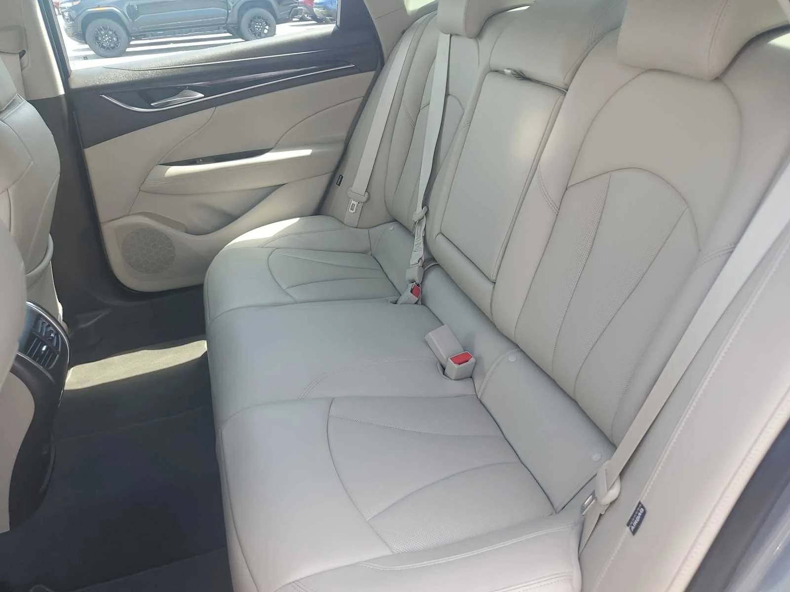Used 2018 SATIN STEEL METALLIC Buick Essence image 24