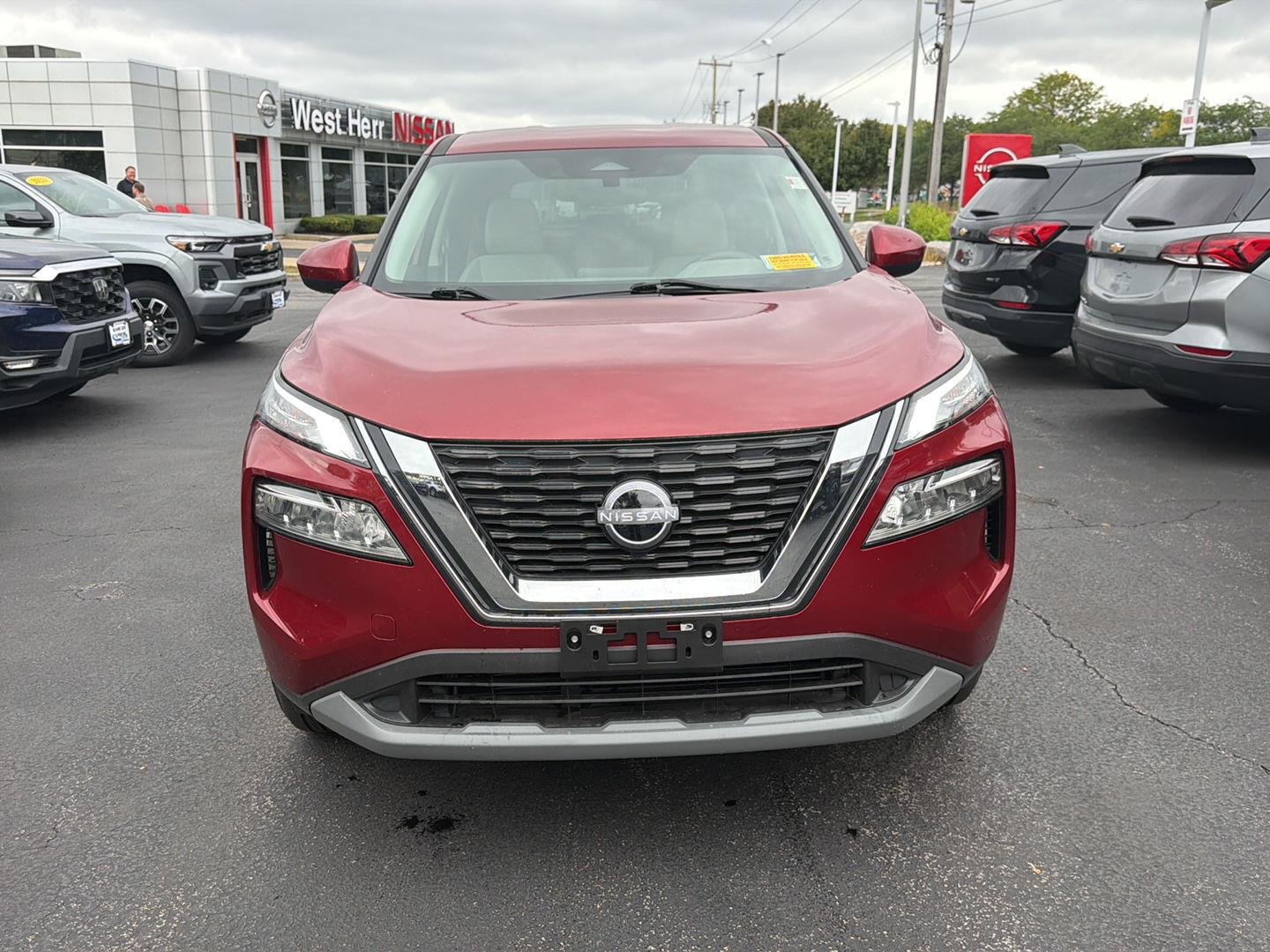 Used 2023 Scarlet Ember Tintcoat Nissan SV image 2