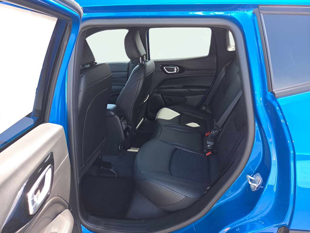 New 2026 Hydro Blue Pearl-Coat Exterior Paint Jeep Latitude image 21