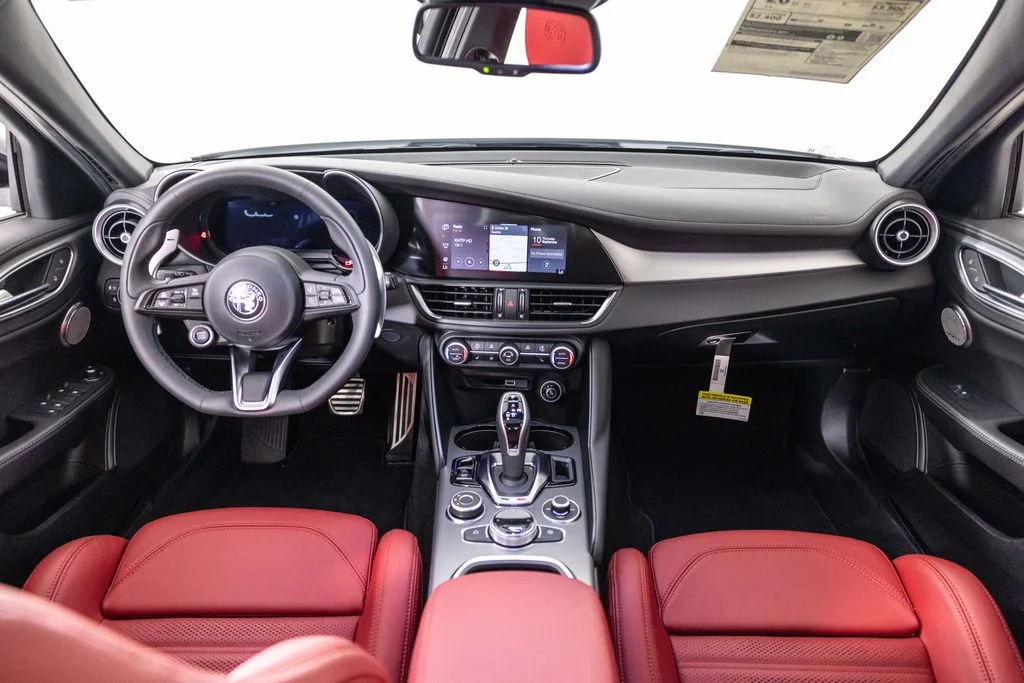 New 2026 Milano White Exterior Paint Alfa Romeo Veloce image 23