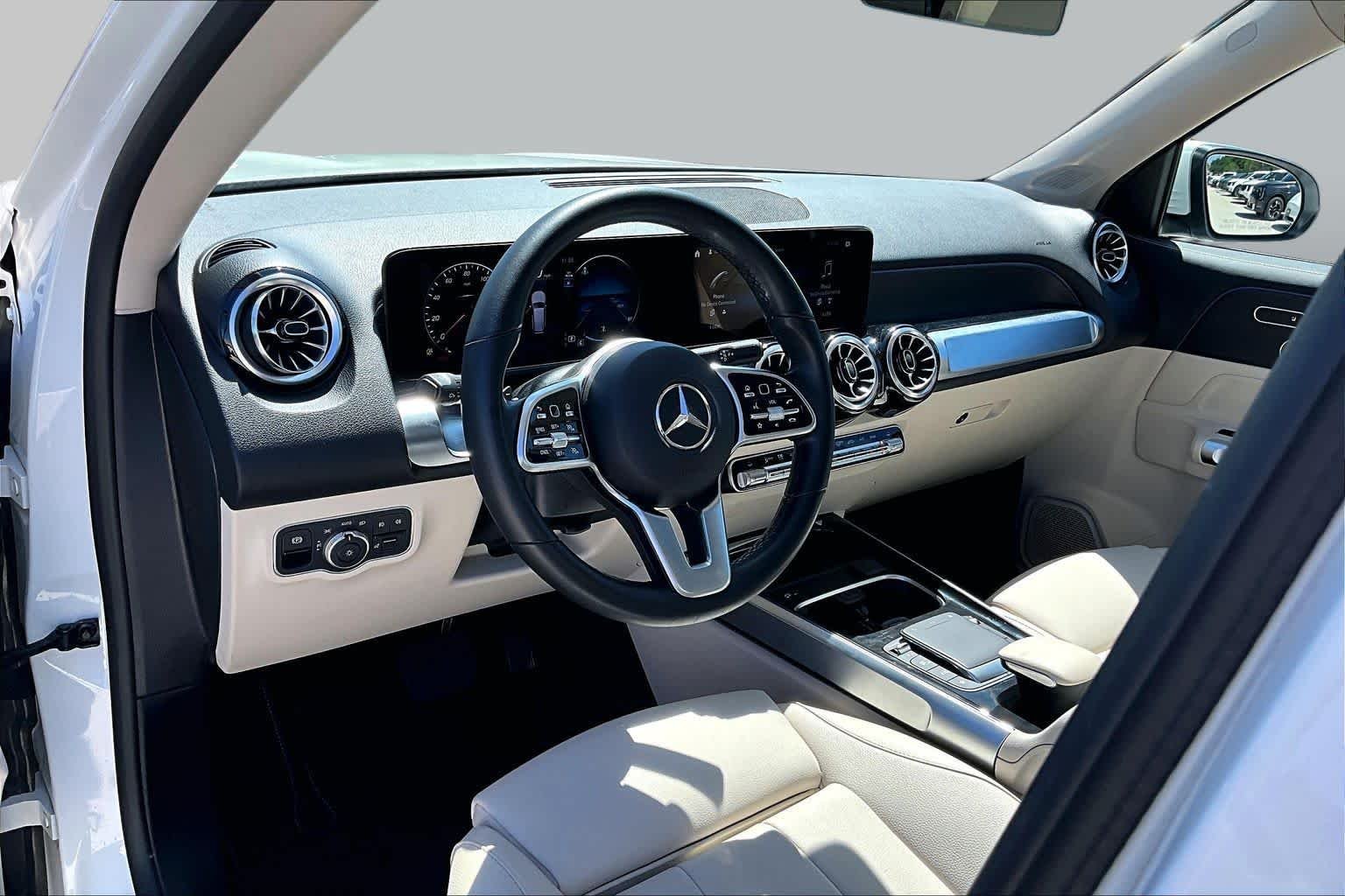 Used 2023 Polar White Mercedes-Benz GLB 250 image 16