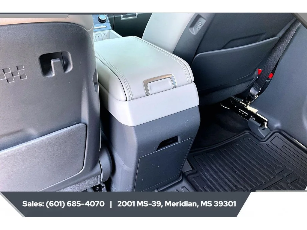 Used 2025 Serenity White Hyundai Calligraphy image 25