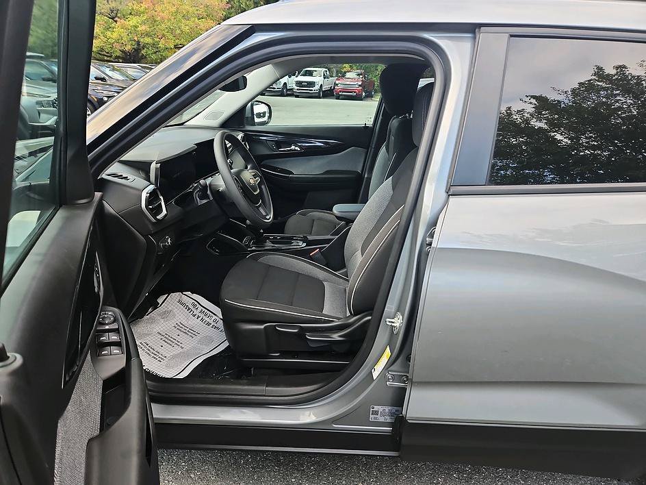 Used 2025 Sterling Gray Metallic Chevrolet LT image 1
