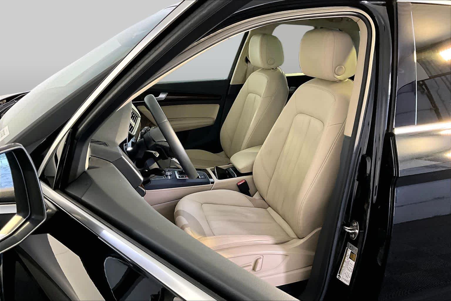 Used 2020 Mythos Black Metallic Audi Premium Plus image 9