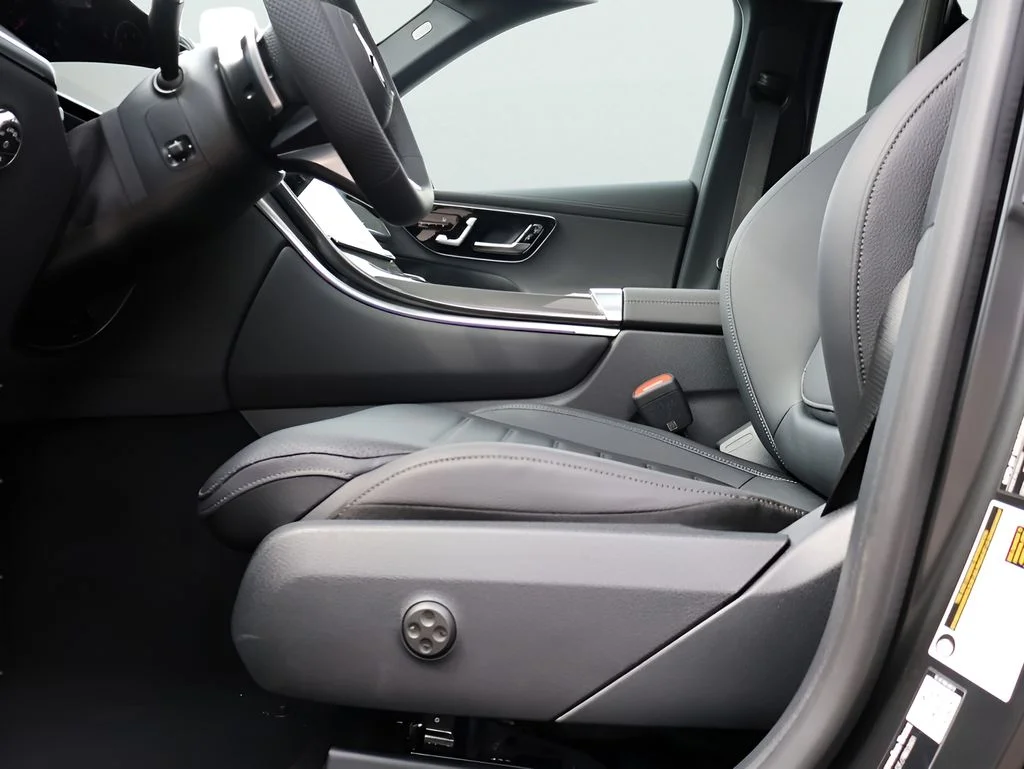 New 2026 MANUFAKTUR Graphite Gray Magno Mercedes-Benz GLC 300 image 39