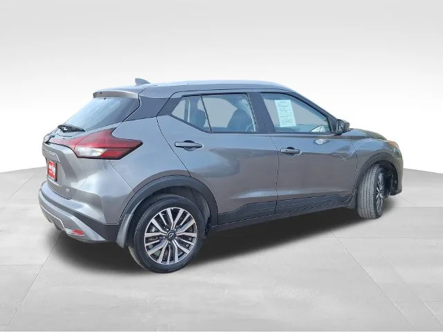 Used 2024 Gray Nissan SV image 8