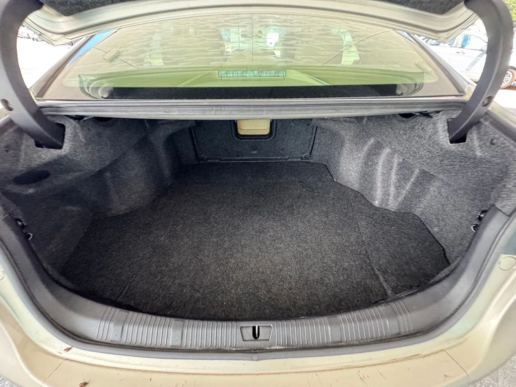 Used 2015  Toyota XLE Premium image 9