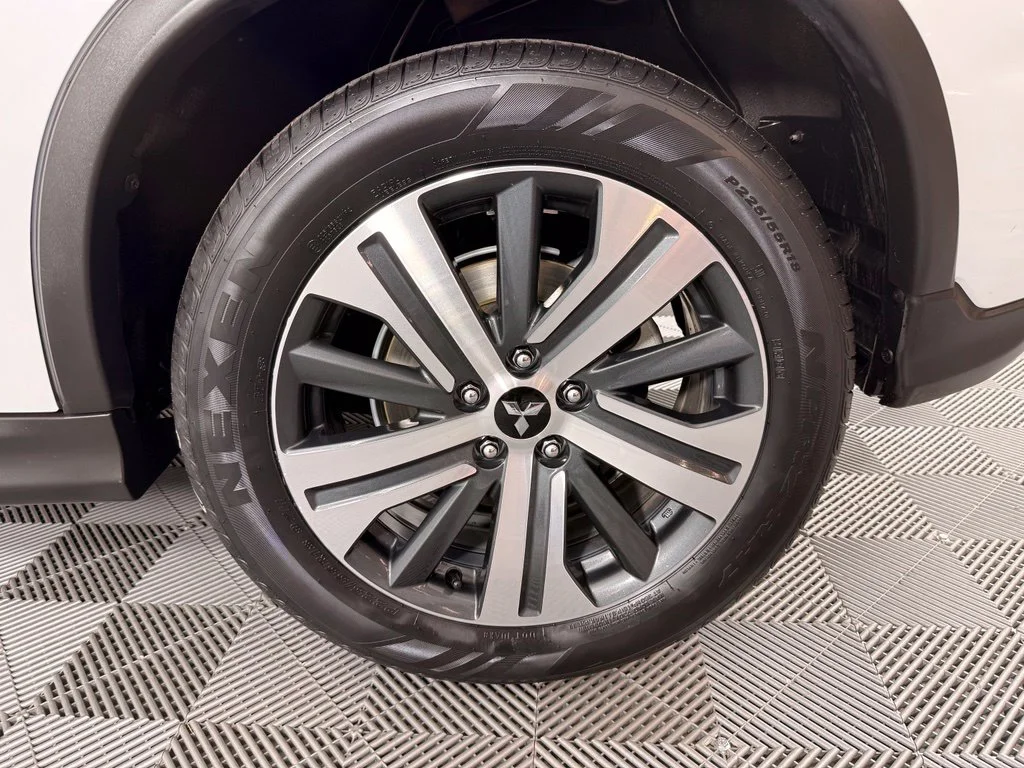 Used 2024  Mitsubishi 2.0 ES image 13