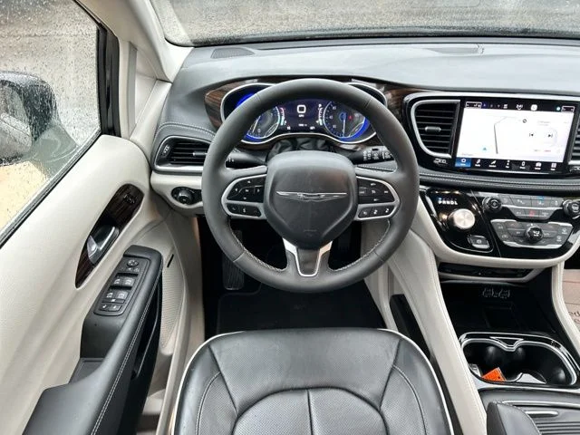 Used 2024 Black Chrysler Limited image 21