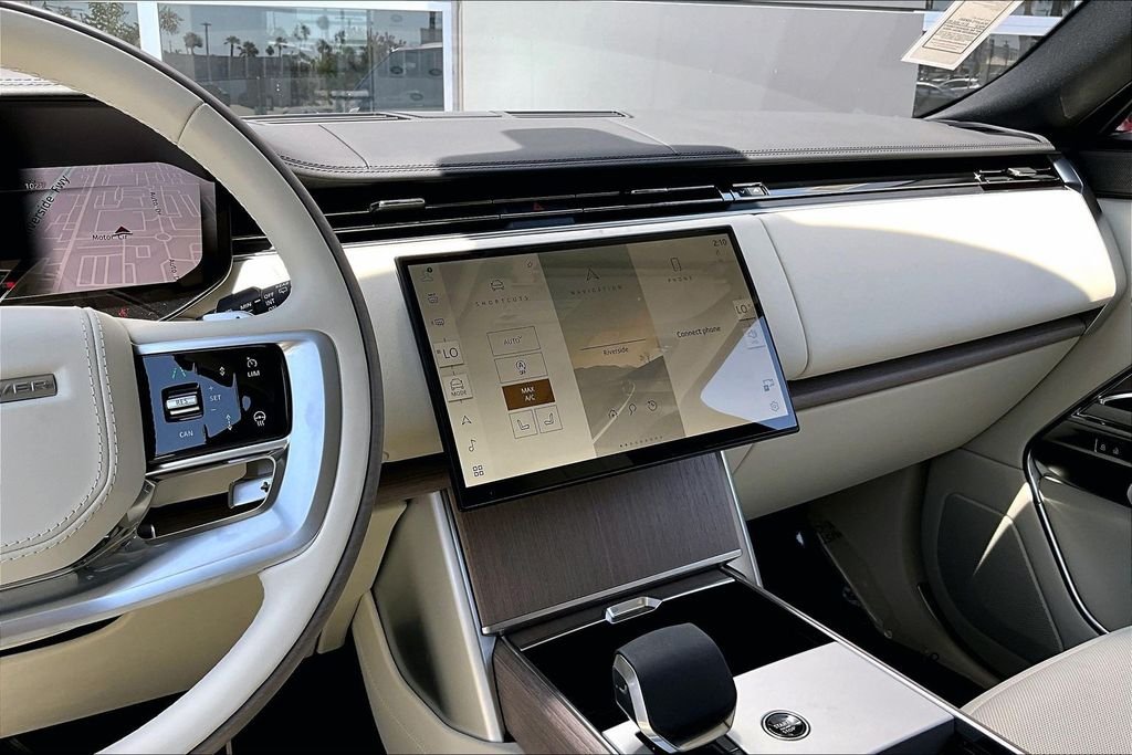 New 2026 BATUMI GOLD Land Rover SE 7 Seats image 7