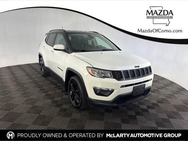 Used 2018 White Jeep Latitude image 1