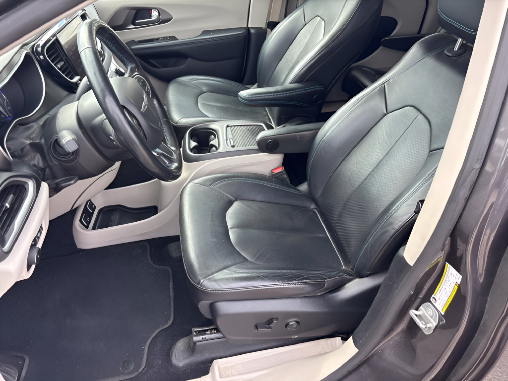 Used 2021 Gray Chrysler Touring L image 9