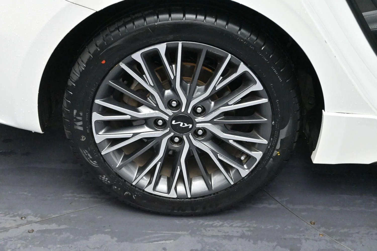 Used 2022 Snow White Pearl Kia GT-Line image 33