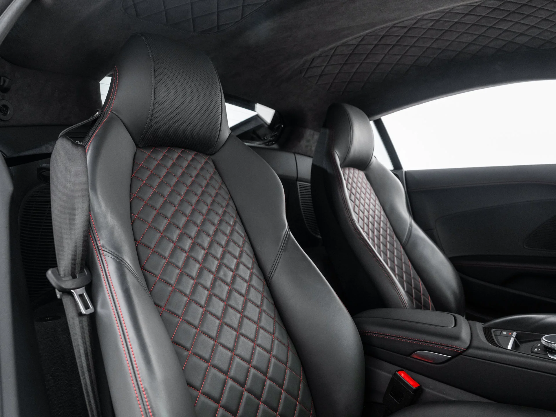 Used 2023 Suzuka Gray Metallic Audi V10 performance image 36