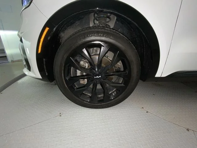 Used 2023 White Kia SX image 10
