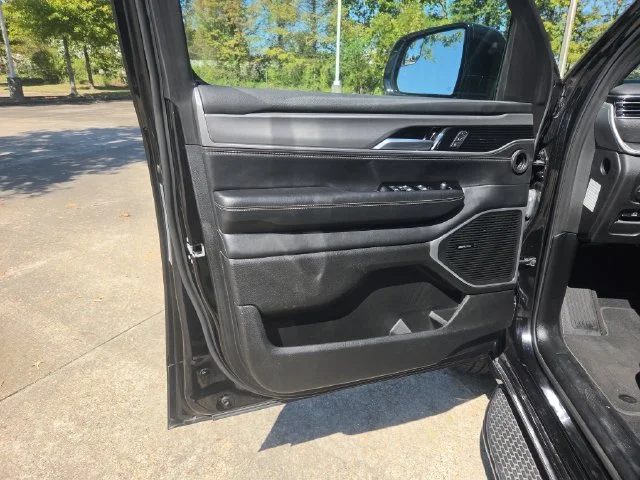 Used 2025 Black Jeep Series II image 10