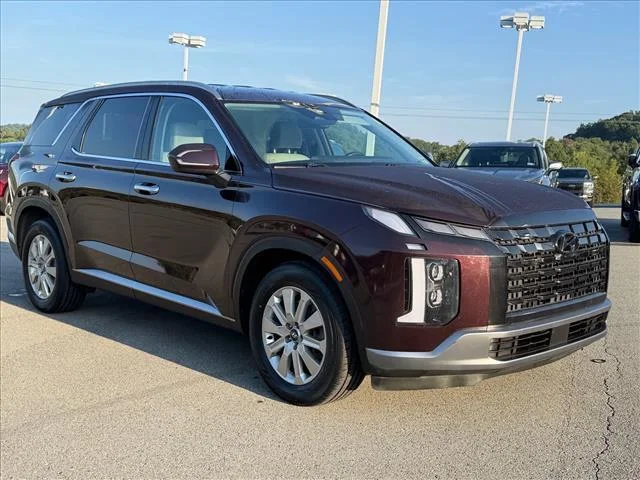 Used 2024 Sierra Burgundy Hyundai SEL 7P image 7