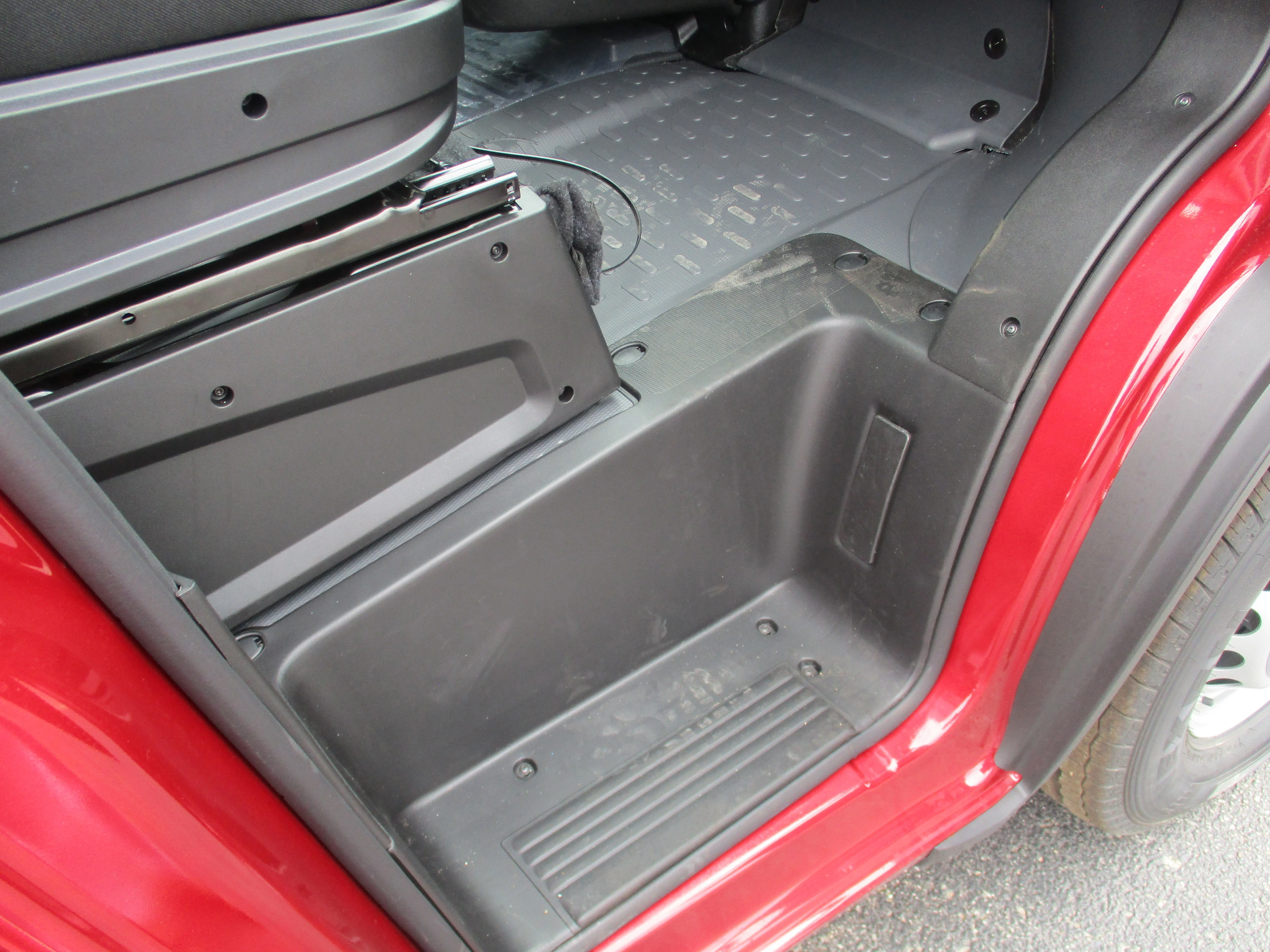 New 2026 Deep Cherry Red Crystal Pearl-Coat Exterior Paint RAM Tradesman 2500 High Roof 159 WB image 17