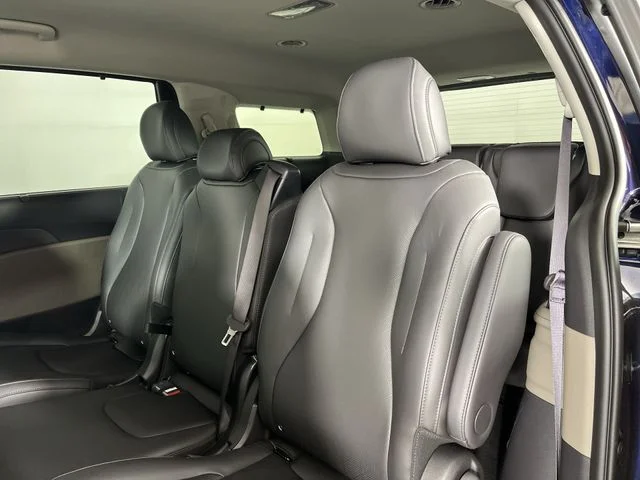 New 2026 Deep Chroma Blue Kia EX image 22