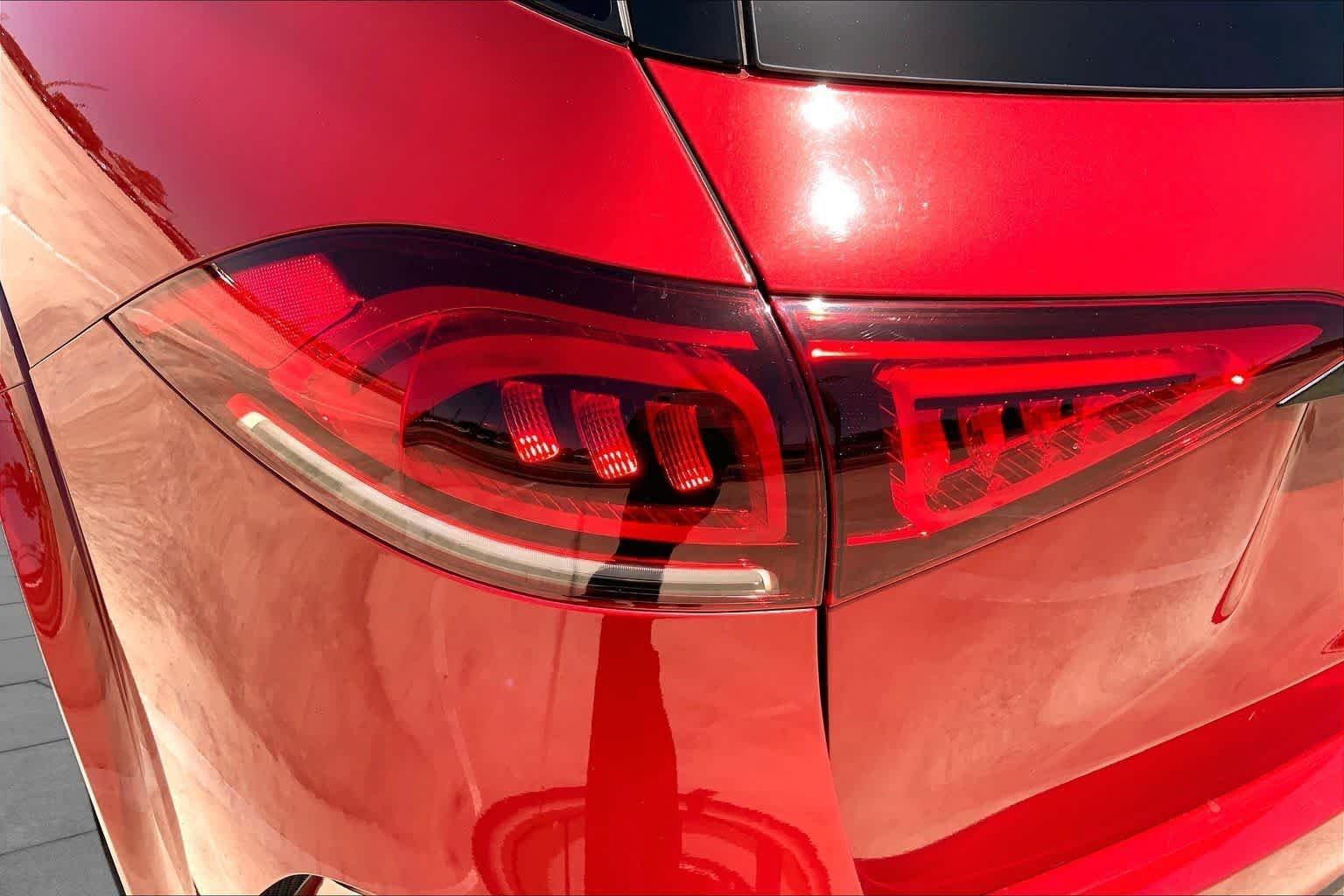 Used 2020 designo Cardinal Red Metallic Mercedes-Benz GLE 350 image 27