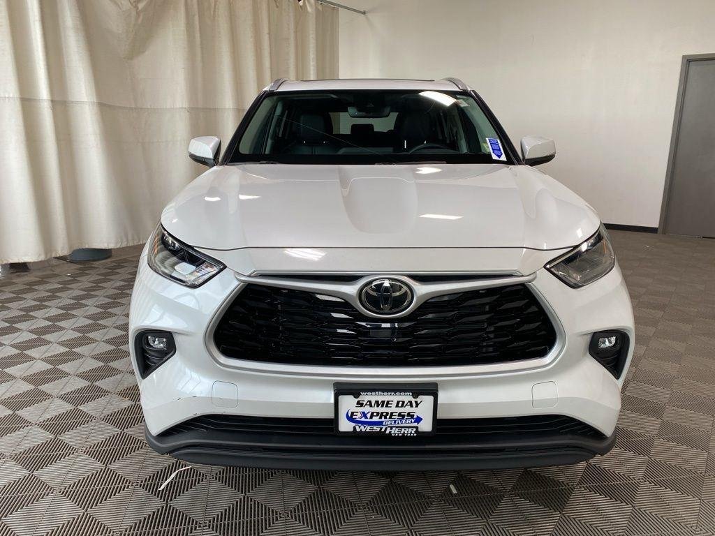Used 2023 Pearl Toyota XLE image 5