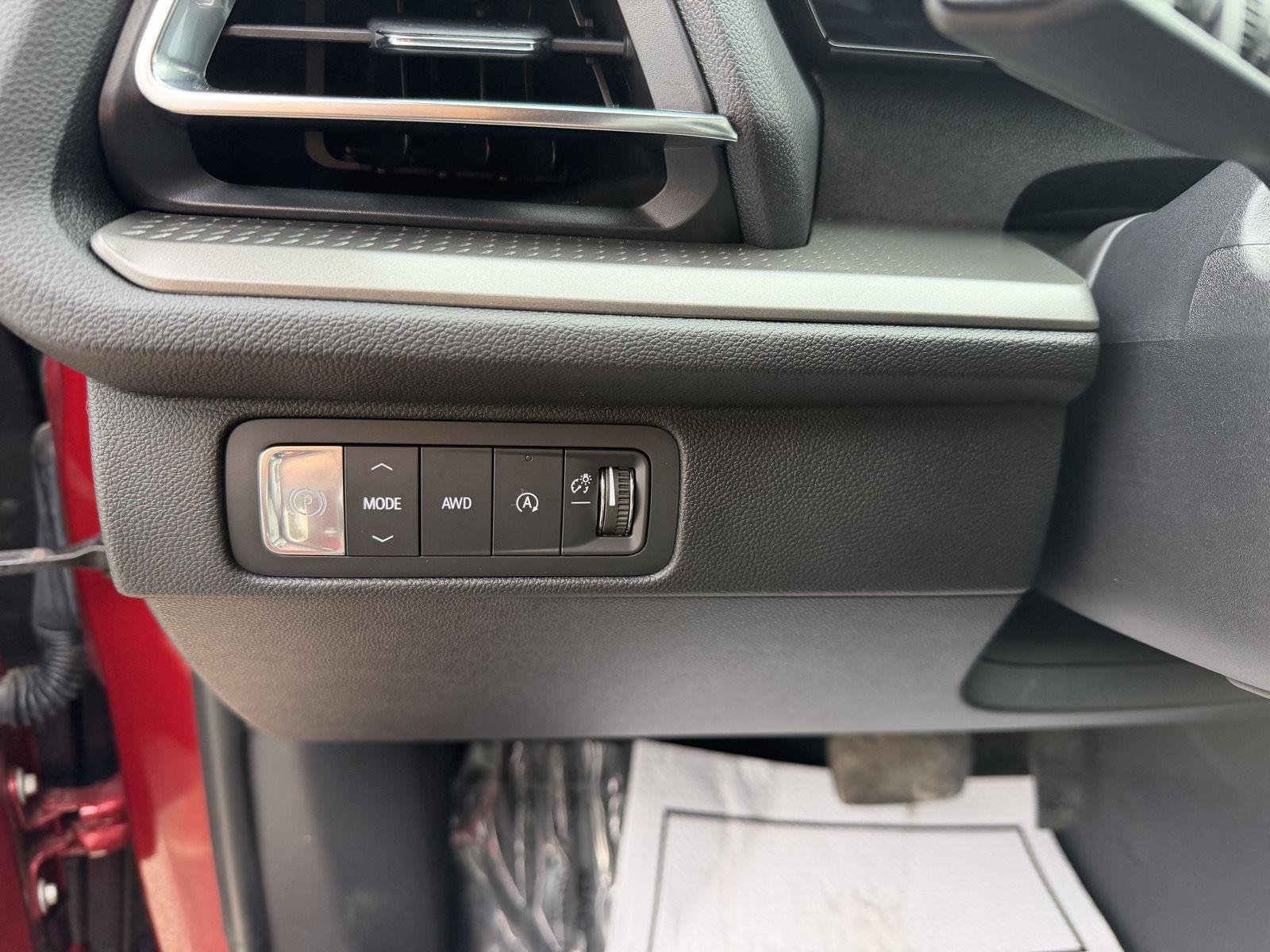 2024 Chevrolet Traverse 2LT - Photo 14